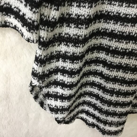 Splendid Black and White Pattern Sweater - Picture 7 of 10